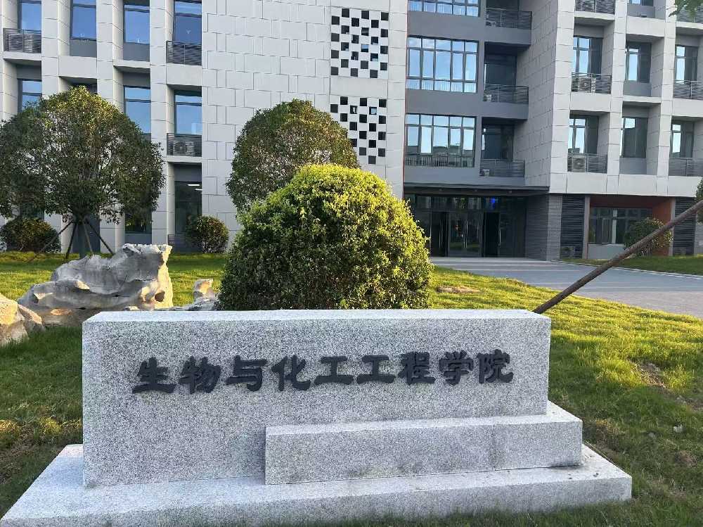 鄱阳县扬州职业大学体育场高杆灯项目